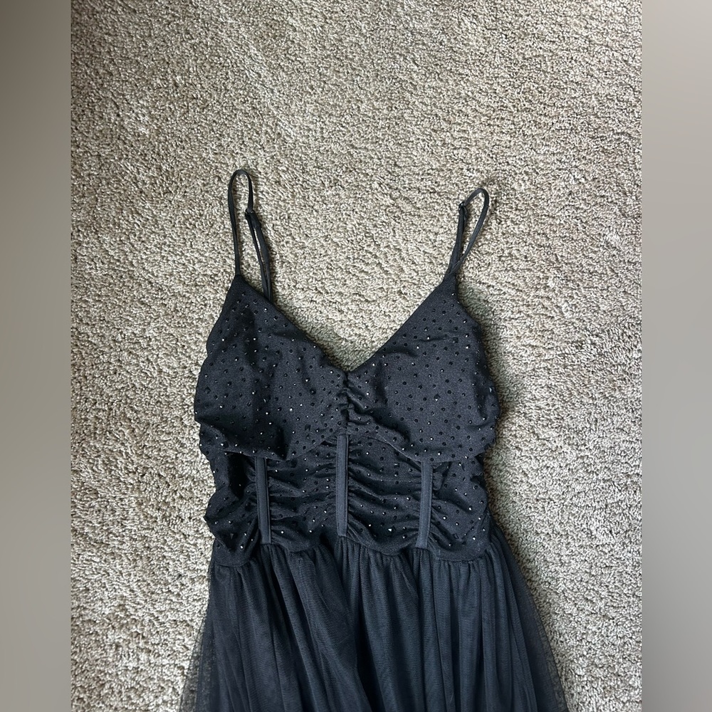 Long black prom dress, top resembles a corset top style - Picture 3 of 3